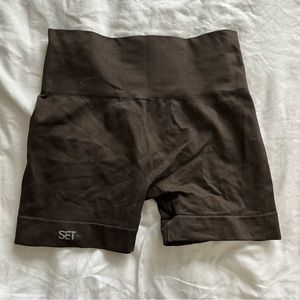 Set Active brown bike shorts